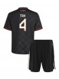 Bayern Munich Jonathan Tah #4 Ausweichtrikot für Kinder 2025-26 Kurzarm (+ Kurze Hosen)